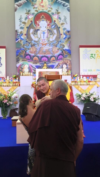 Karmapa daje blagoslov i jednoj bebi